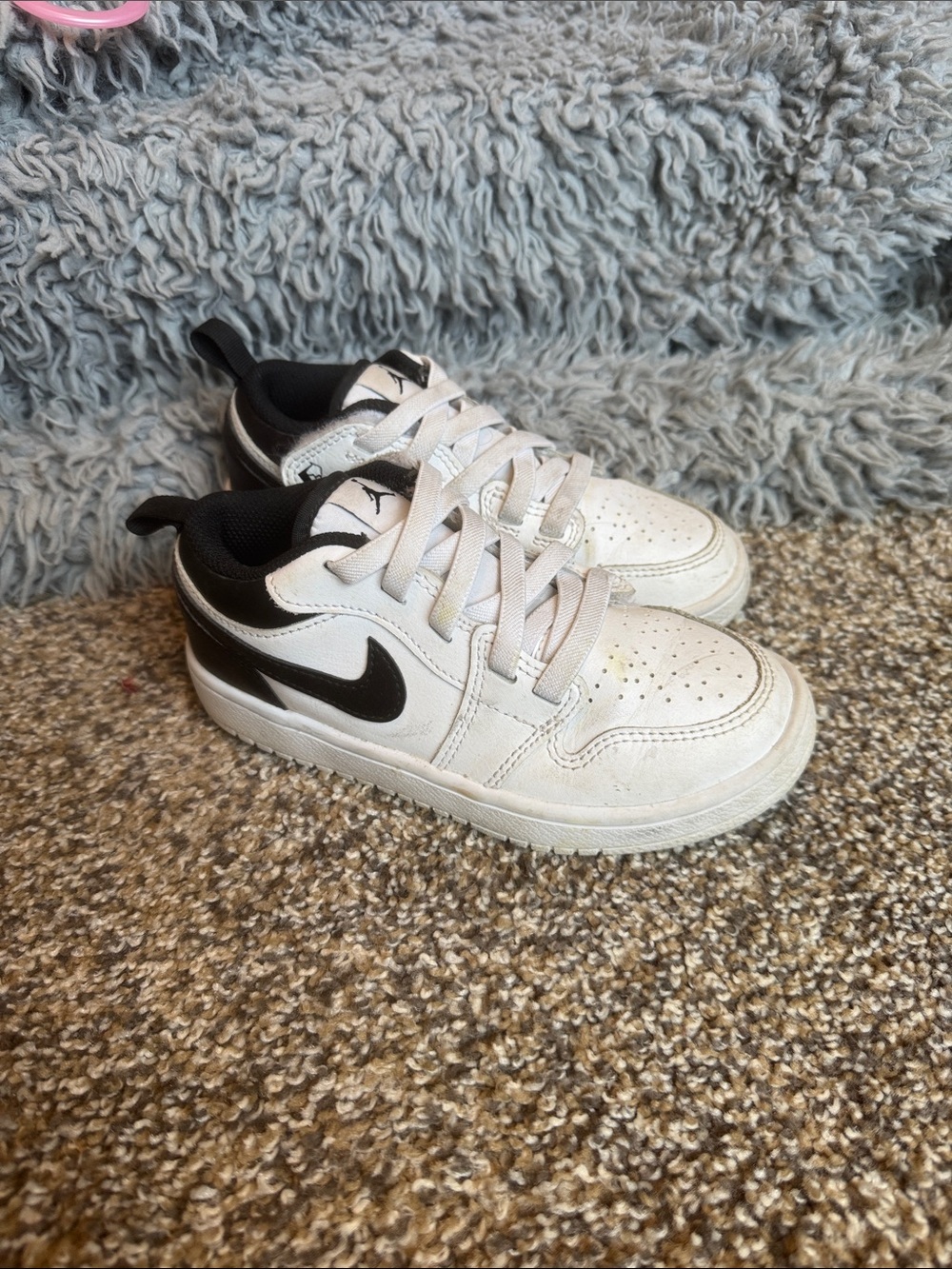 Nike Kids White and Black Low-Top Sneakers with Swoosh